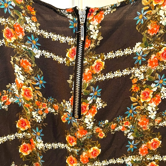 Forever 21 sleeveless, brown background and floral top - size small - Picture 4 of 4